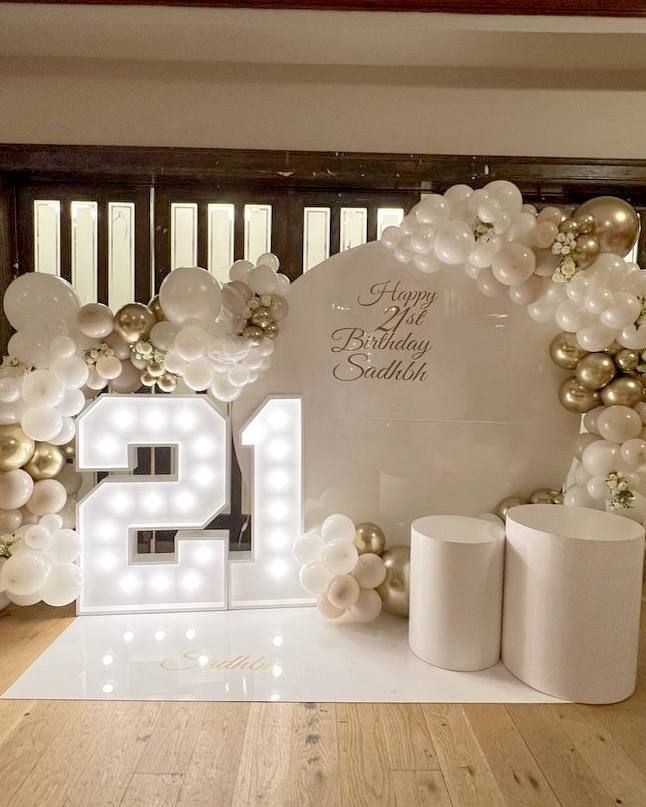 LUXURY set up with led numbers