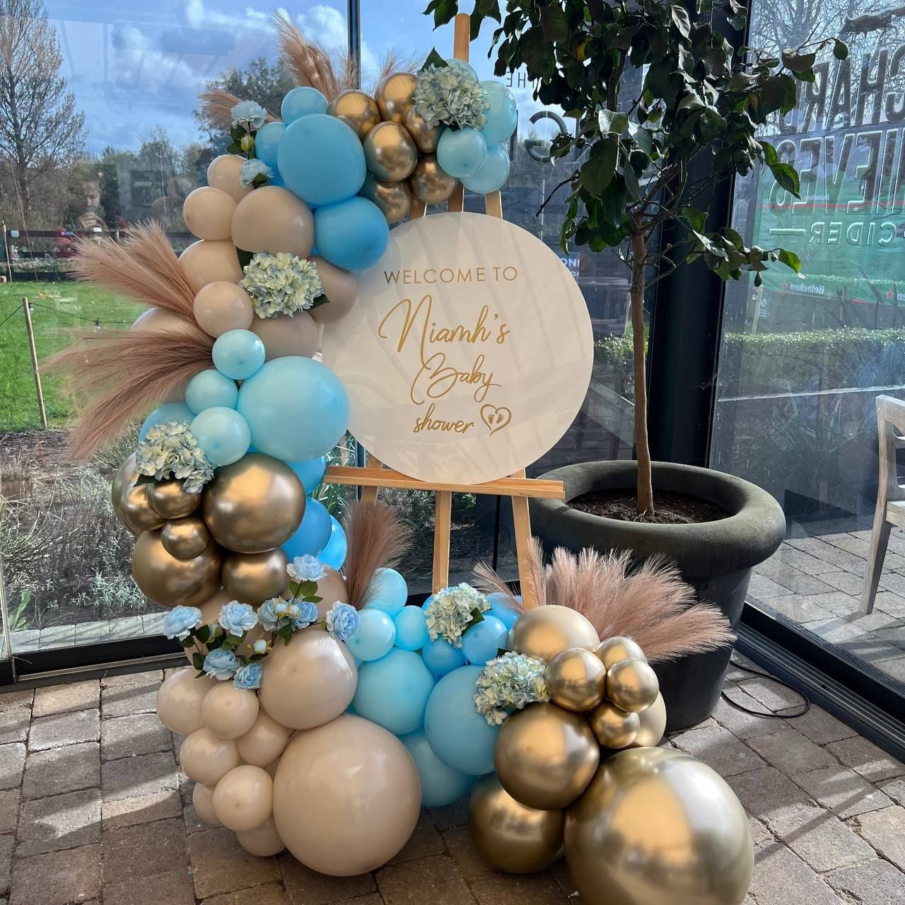 easel balloon garland,personalised sign