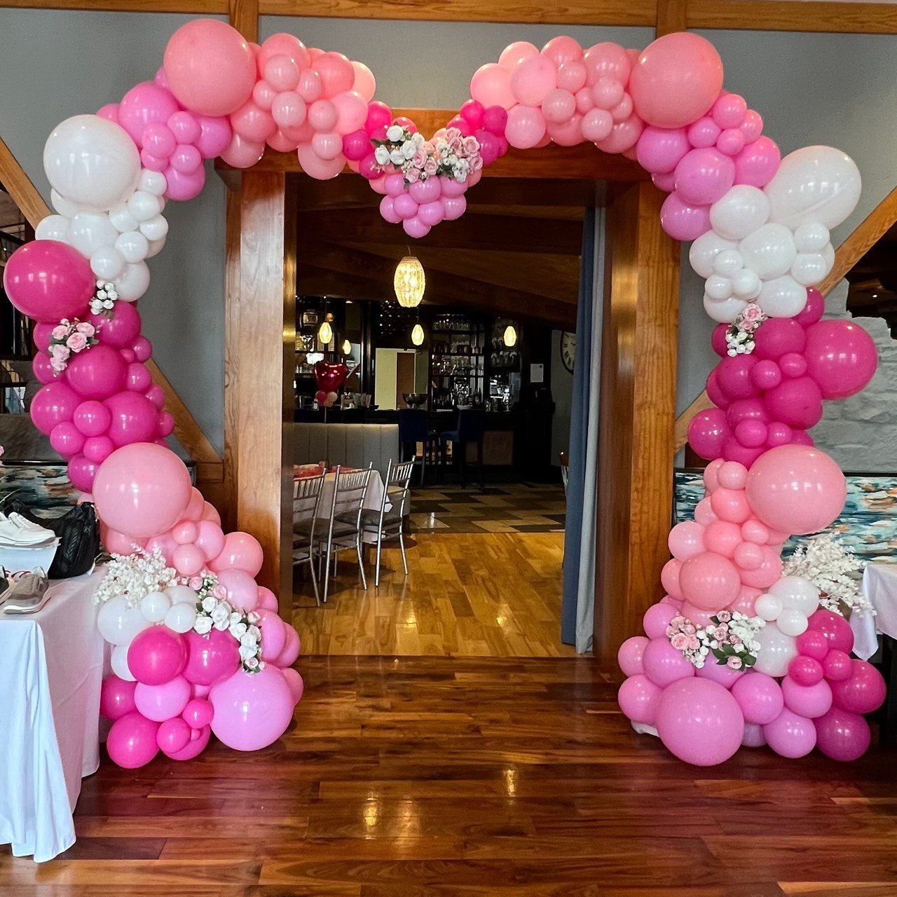 heart shape balloon arch, doorway arch 